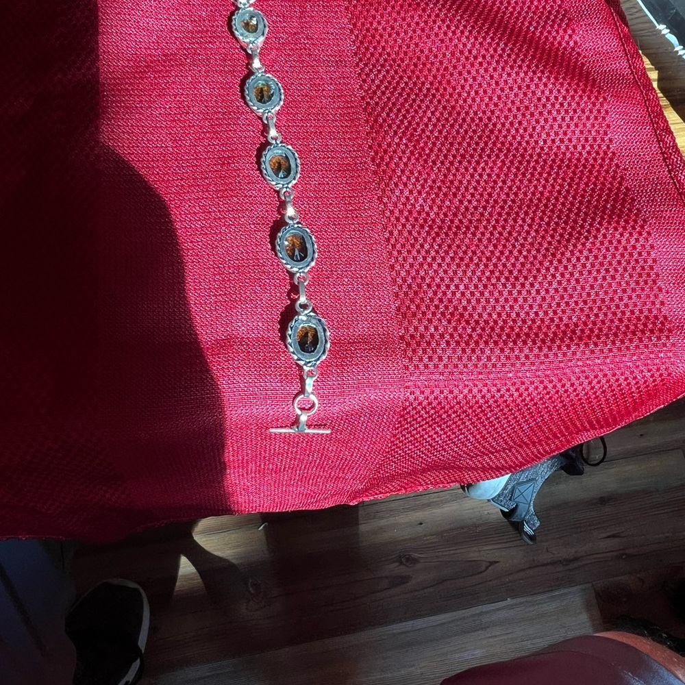 Chic Silver Bracelet with Green Accents - Picture 2 of 3